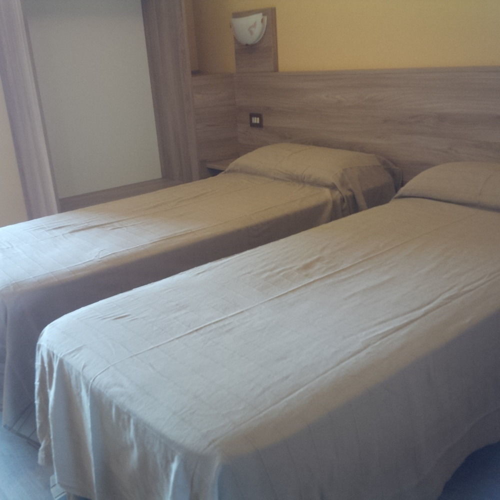 Hotel Route 9 Cadeo المظهر الخارجي الصورة